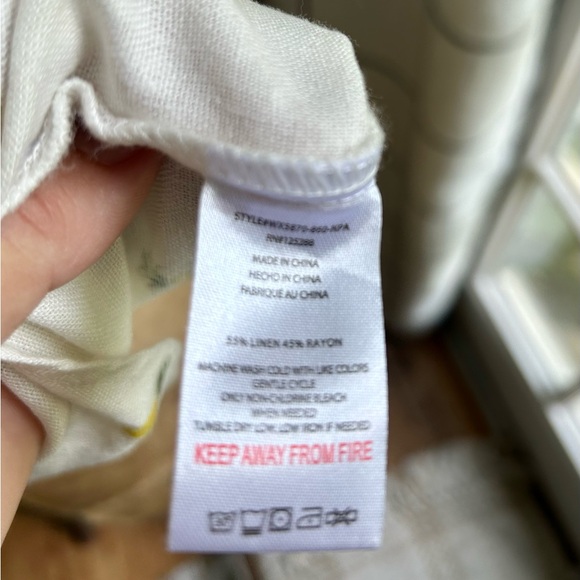 Rae Dunn Pineapple Print Blouse **NWOT** - Picture 7 of 7